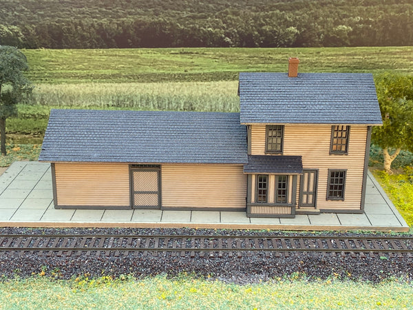 Standard Two Story Combination Depot 1887, 20x64 - HO